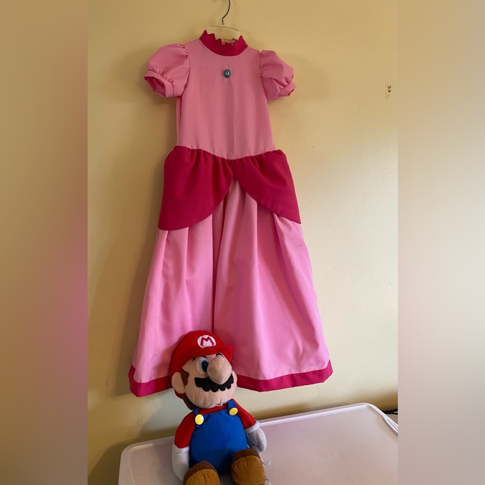 MARIO BROS CHARACTERS PRINCESSES PEACH, ROSALINA, DAISY… SIZE 8-9 - Picture 6 of 6